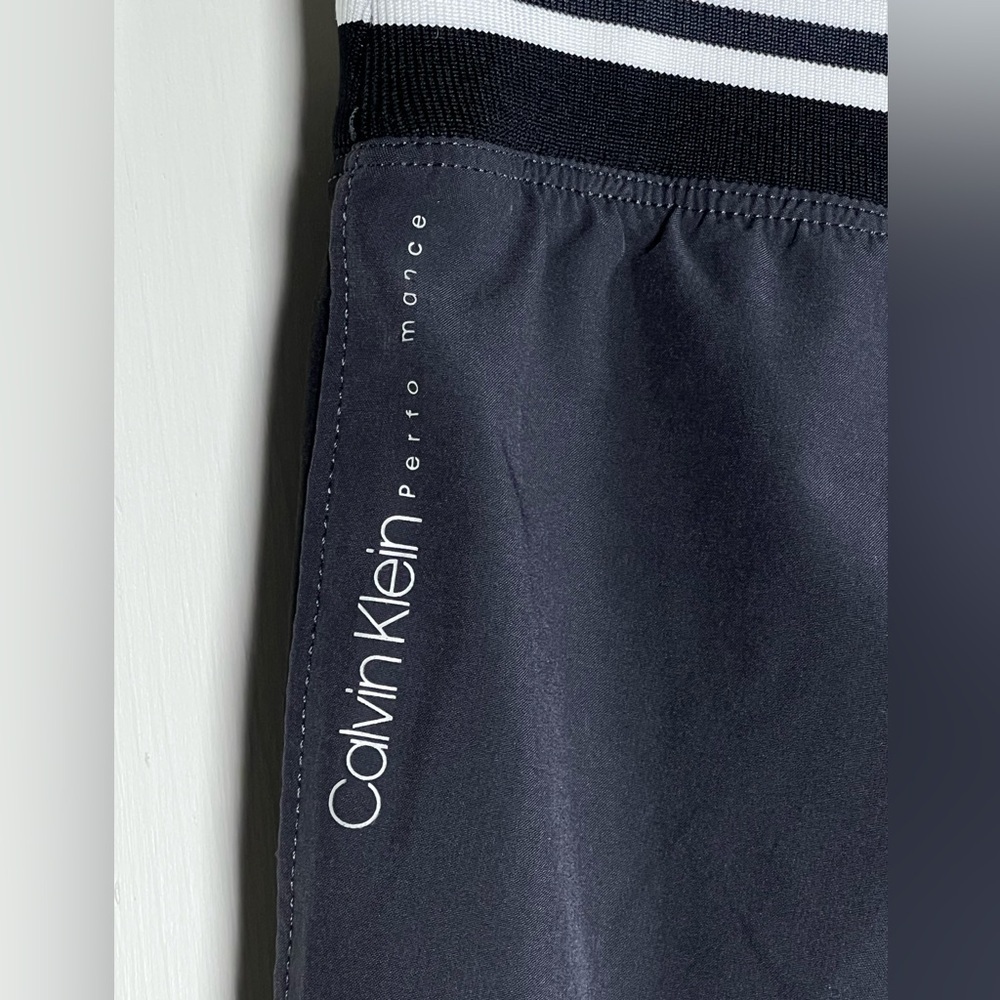 Women’s Calvin Klein Black and Gray Side Zip Pockets Performance Pants Size XS - Picture 4 of 8